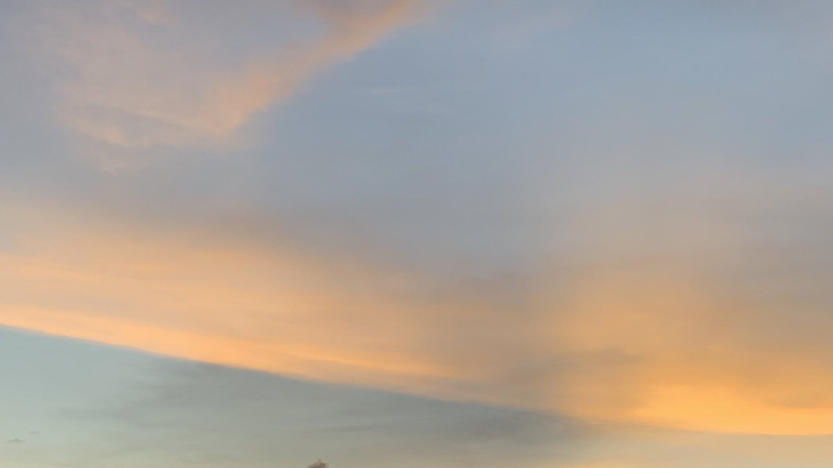 herlemontea's tweet photo. How the sun paints the sky
(from various seasons) https://t.co/WuiEx0kyYG