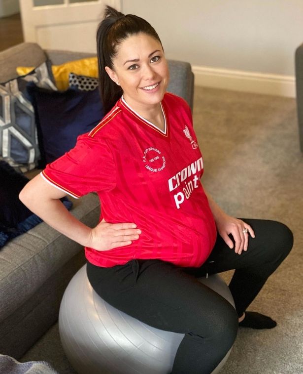 adultbaby1982's tweet photo. @ImAnAdultBaby been a long time since we compared notes my fellow baby but I've been watching the limited coverage of the @Olympics on the BBC. Seen this beautiful yummy mummy she'd be a 10/10 for an #abdl mummy and #nappychange her name is Sam Quek for team gb hockey player🍼👶 https://t.co/jBak3BTERB