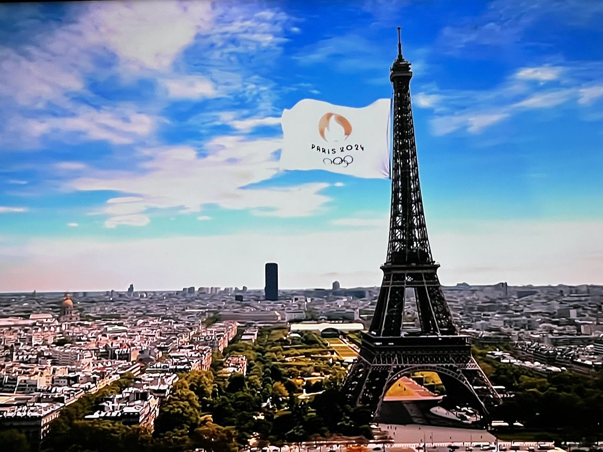 fersch_4's tweet photo. En la icónica Torre Eiffel. Bienvenida @Paris2024 https://t.co/sJ3hRNhFI8