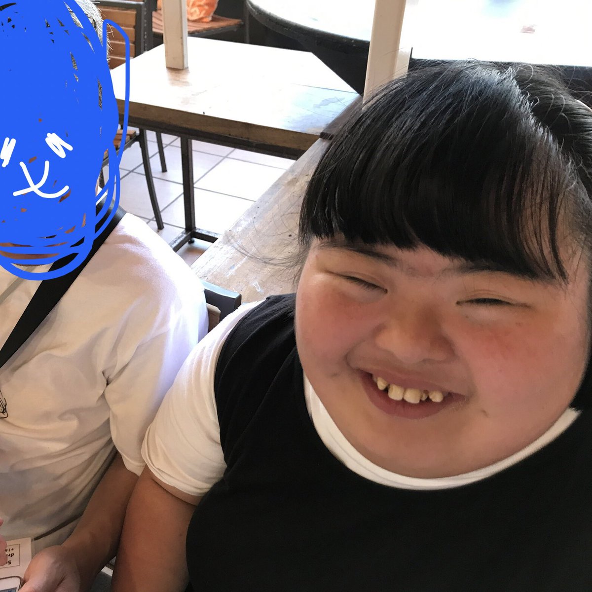 dailyofsa_chan's tweet photo. お父さんと遊んだら楽しいなぁ〜!!!✨
いぇ〜い!✌️
#ダウン症のさっちゃん #ダウン症 #さっちゃん #お父さんと #お父さん #楽しい #いぇい #笑顔 #SWDS #downsyndrome #sa_chan #withfather #father #fun #yeah #lovely #lovelytime https://t.co/Sbrqaw71km
