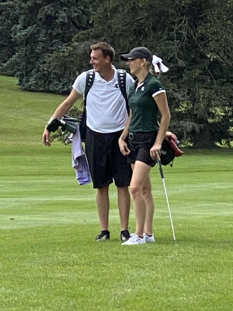 rsampson011's tweet photo. 2 rounds down, 1 to go. Battling the boys for the All-City with my best half. Let’s throw some darts today l, @jeremysampson10! ⛳️🎯👊🏻💥 https://t.co/OjG0IayRYE