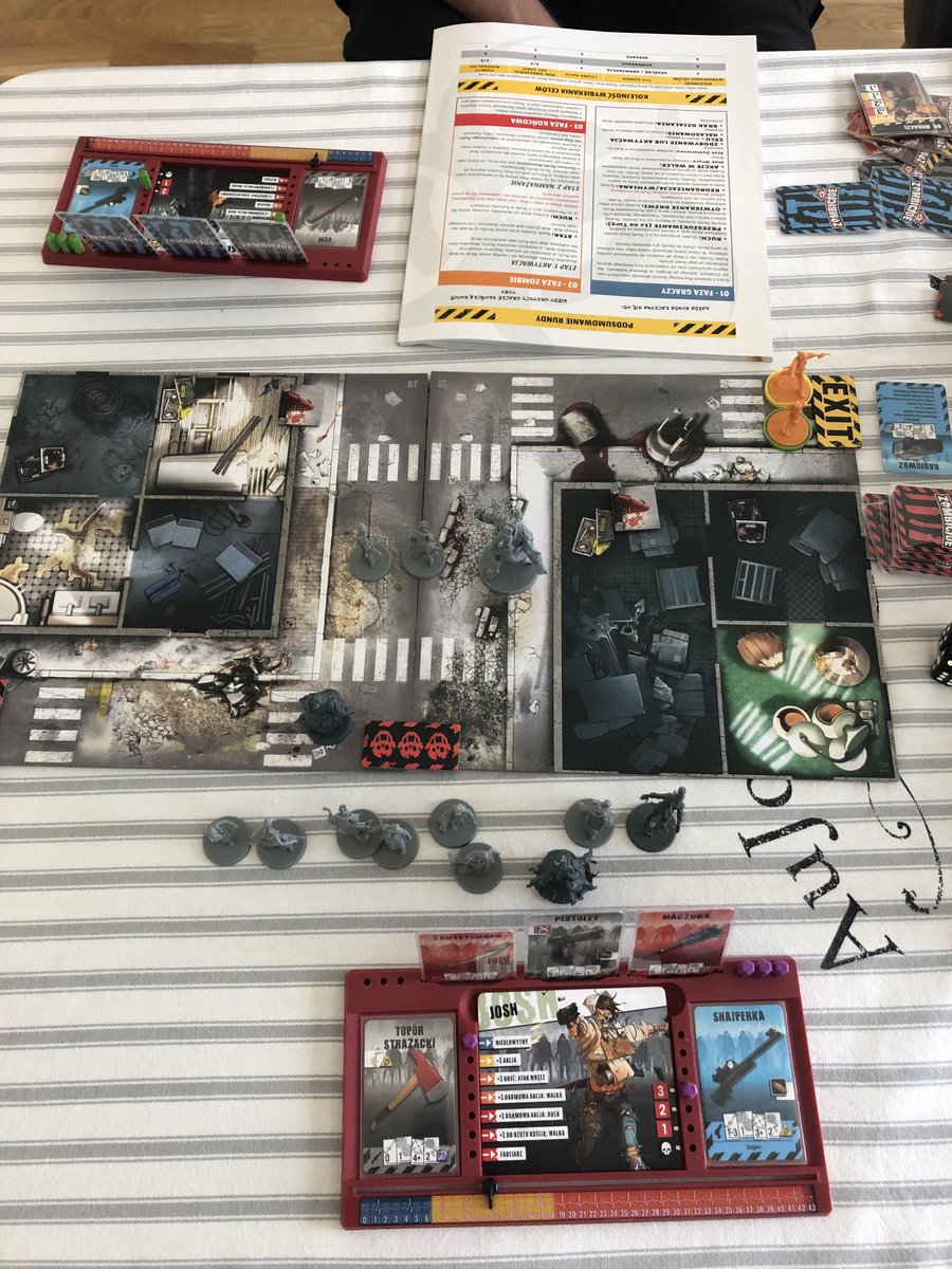 bar_zie's tweet photo. Playing Zombicide:) #freetime #boardgames #collaborativegames https://t.co/TKXDwDlplv