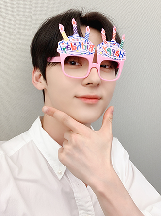 hmhishmh950809's tweet photo. 황제탄신일두시간남았음완전떨려
#꿀처럼달콤한_여름날_민현데이
내일그누구보다도행복한일들만가득하길바랄게
#Happy27thMinhyunDay
항상건강하고웃는일만가득하고행복하길 https://t.co/gbmB3yfb0U
