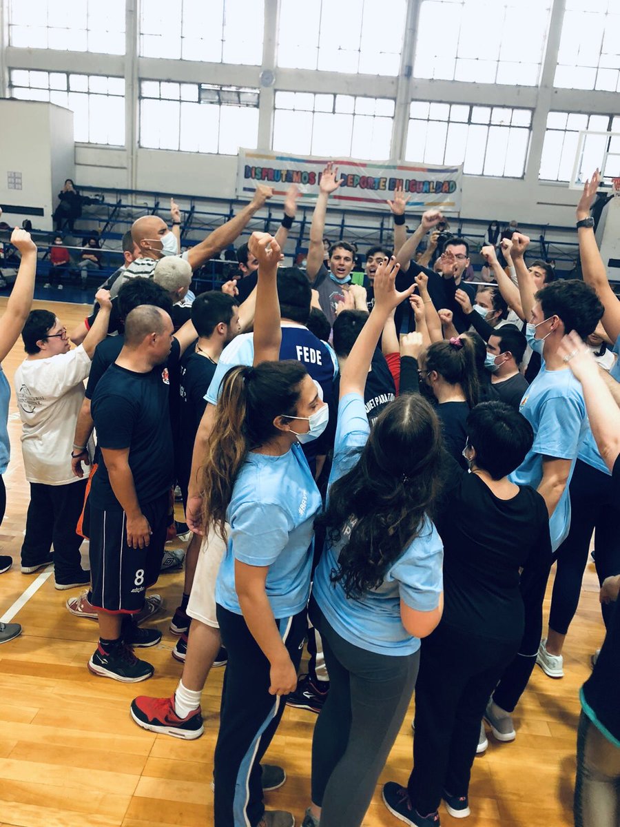 Basquet_X_Todos's tweet photo. 🎉 ¡Primer encuentro de festejo! 🏀
En el día de hoy sábado 7 de agosto nos visitaron jugadores de @DSCbasquet : Alejandro Acosta y Gonzalo Álvarez; Emma Perchman, Avril Iglesias y Guzmán Vasilic.
¡Muchísimas gracias por participar! #8BXT https://t.co/ha8pSXAQrE