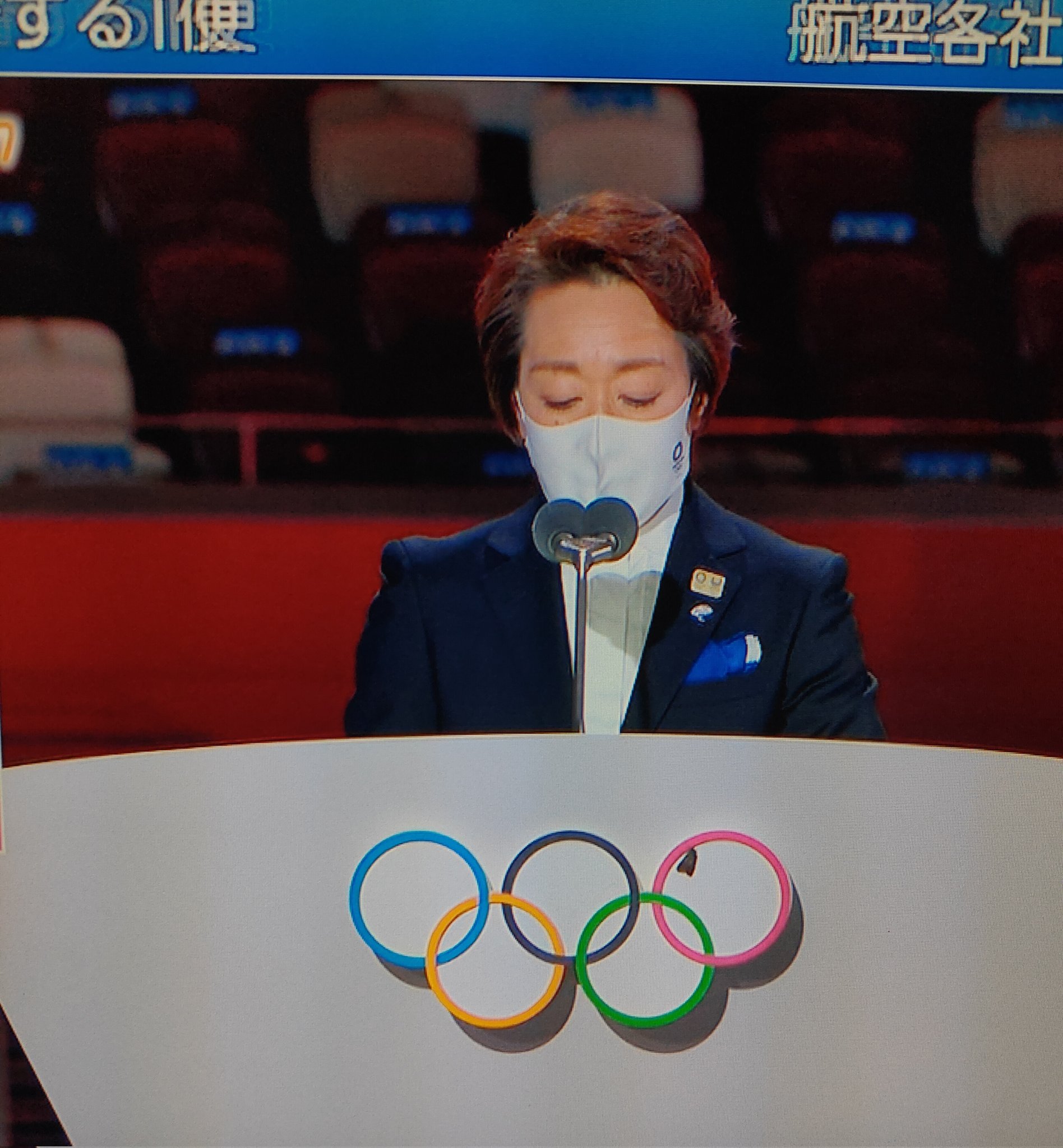 もじょる 五輪マークに止まってる虫のせいで 話の内容が入ってこなかったんだけど 閉会式 T Co Bujgyiuey7 Twitter