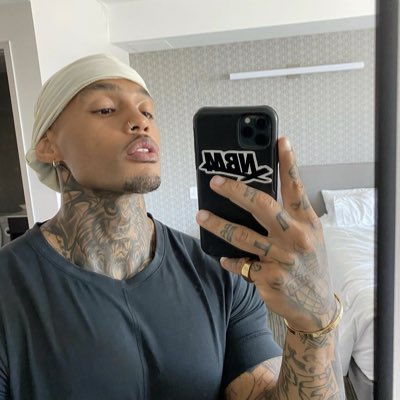 𝖦𝗈𝗍 𝗌𝗈𝗆𝖾𝗍𝗁𝗂𝗇𝗀 𝗍𝗈 𝗍𝖾𝗅𝗅 𝗆𝖾?