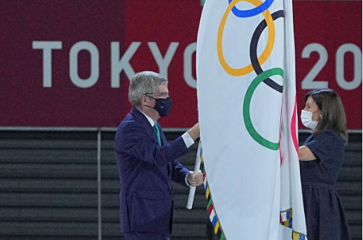 GEBDeportes's tweet photo. 🏟 #Tokyo2020 #Olympics #ClosingCeremony #DatoGEB

Tokyo le pasa la estafeta a París, próxima sede de los Juegos Olímpicos de la edición de 2024, previo al cierre y clausura de los XXXII Juegos Olímpicos Tokyo 2020 desde el estadio Olímpico de Tokio. https://t.co/MPFezhNqhV