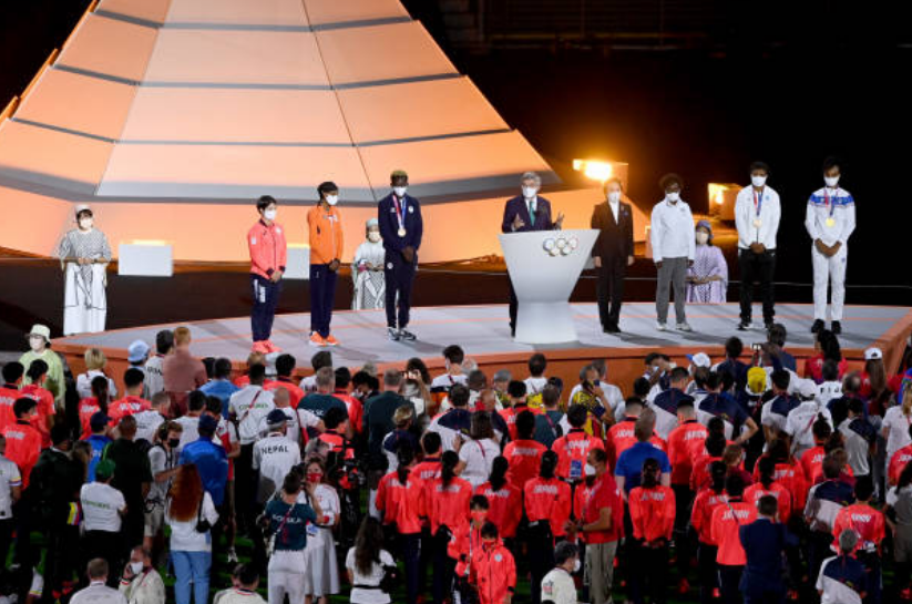 GEBDeportes's tweet photo. 🏟 #Tokyo2020 #Olympics #ClosingCeremony #DatoGEB

Tokyo le pasa la estafeta a París, próxima sede de los Juegos Olímpicos de la edición de 2024, previo al cierre y clausura de los XXXII Juegos Olímpicos Tokyo 2020 desde el estadio Olímpico de Tokio. https://t.co/MPFezhNqhV