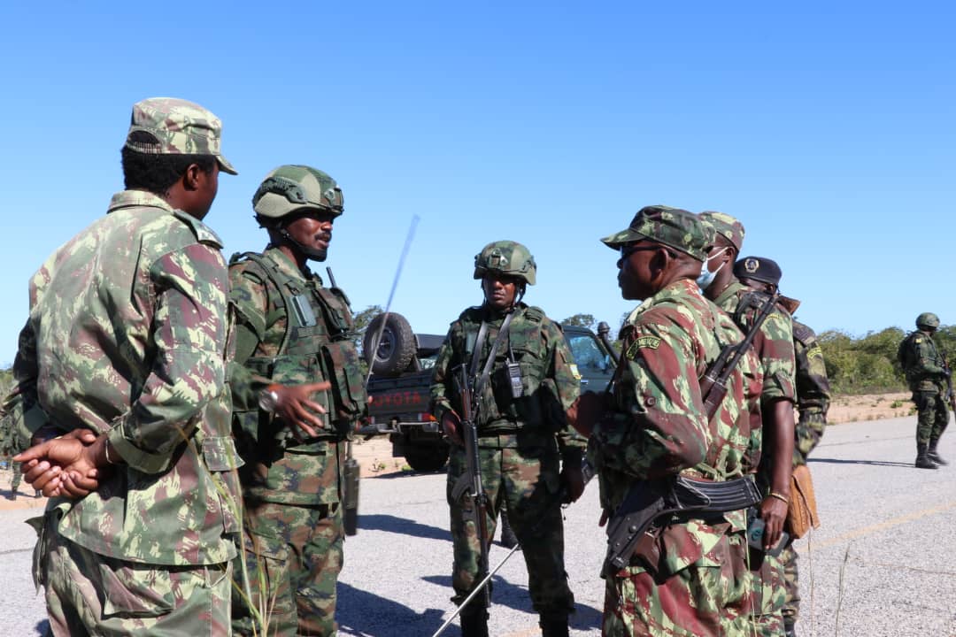 Bénjamin Babou (@benjaminbabou3) on Twitter photo Quand #RDF parle, les étrangers écoutent <a href="/KARANGWASewase/">KARANGWA Sewase🇷🇼</a> <a href="/Ngabo_Karegeya/">IBERE RYA BIGOGWE🇷🇼</a> <a href="/NkotanyiPatrick/">Col.Dr.Nkotanyi Patrick,MSc;EMBA</a> Quand #RDF parle, les étrangers écoutent <a href="/KARANGWASewase/">KARANGWA Sewase🇷🇼</a> <a href="/Ngabo_Karegeya/">IBERE RYA BIGOGWE🇷🇼</a> <a href="/NkotanyiPatrick/">Col.Dr.Nkotanyi Patrick,MSc;EMBA</a>