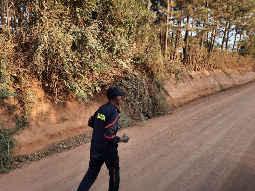 imminent_news's tweet photo. 🇺🇬 Former IGP Gen Kale Kayihura runs kilometres in honour of Ugandan athletes who won medals at the #OlympicGames

#VisionUpdates I #NewVisionAt35
I #NewVisionXtra
📸 Courtesy  #uganda #mostliked https://t.co/fQhSmJEB4n