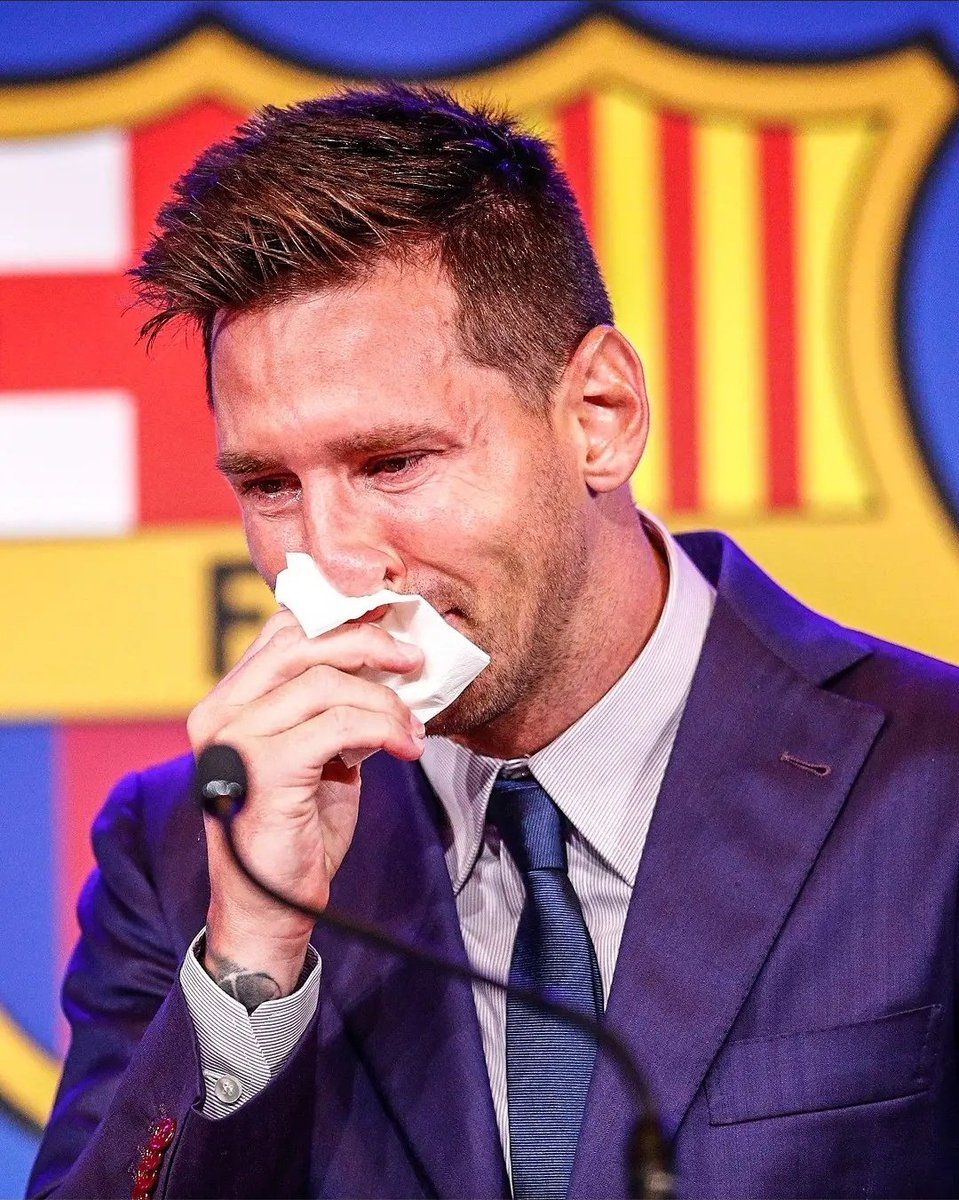 daguitovaldes's tweet photo. Nadie dijo nunca que las despedidas son fáciles. #MessiForever 💔 https://t.co/8WVLrshZTU
