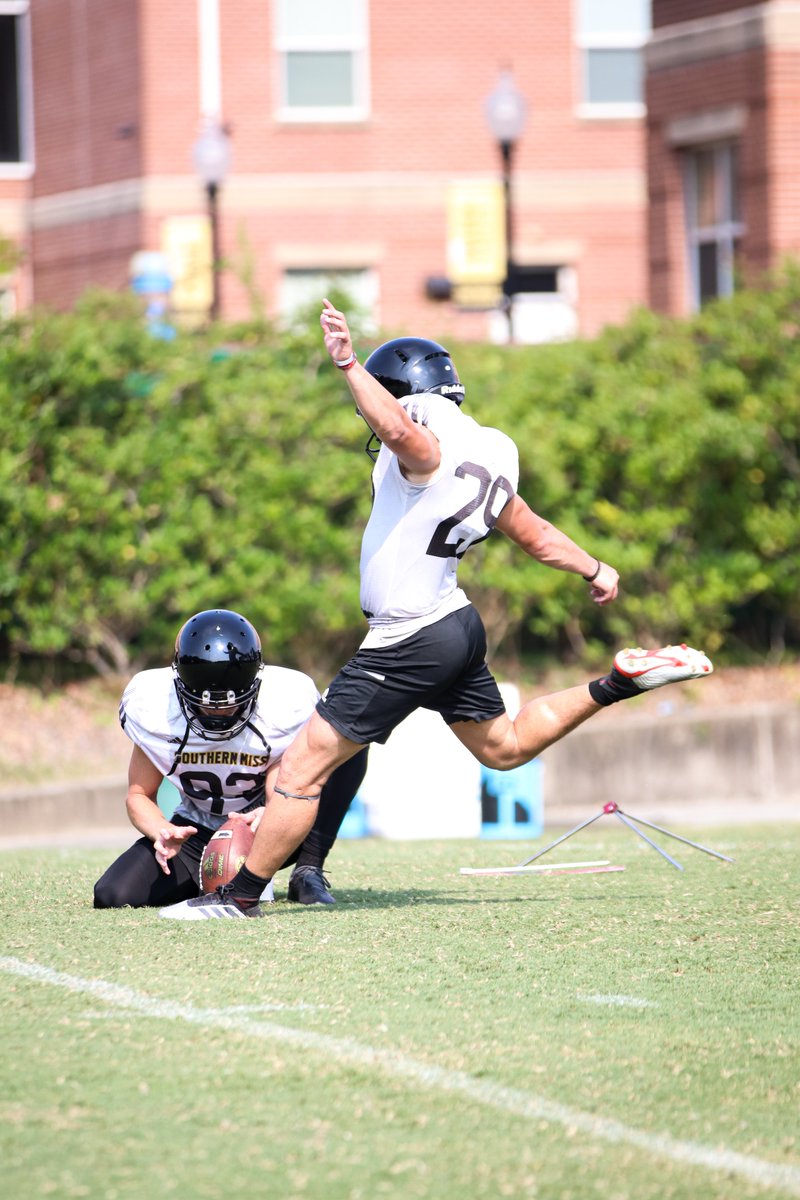 SouthernMissFB's tweet photo. Broke out the shoulder pads today 💪

#AIE | #SMTTT https://t.co/q2nHAj7WnM