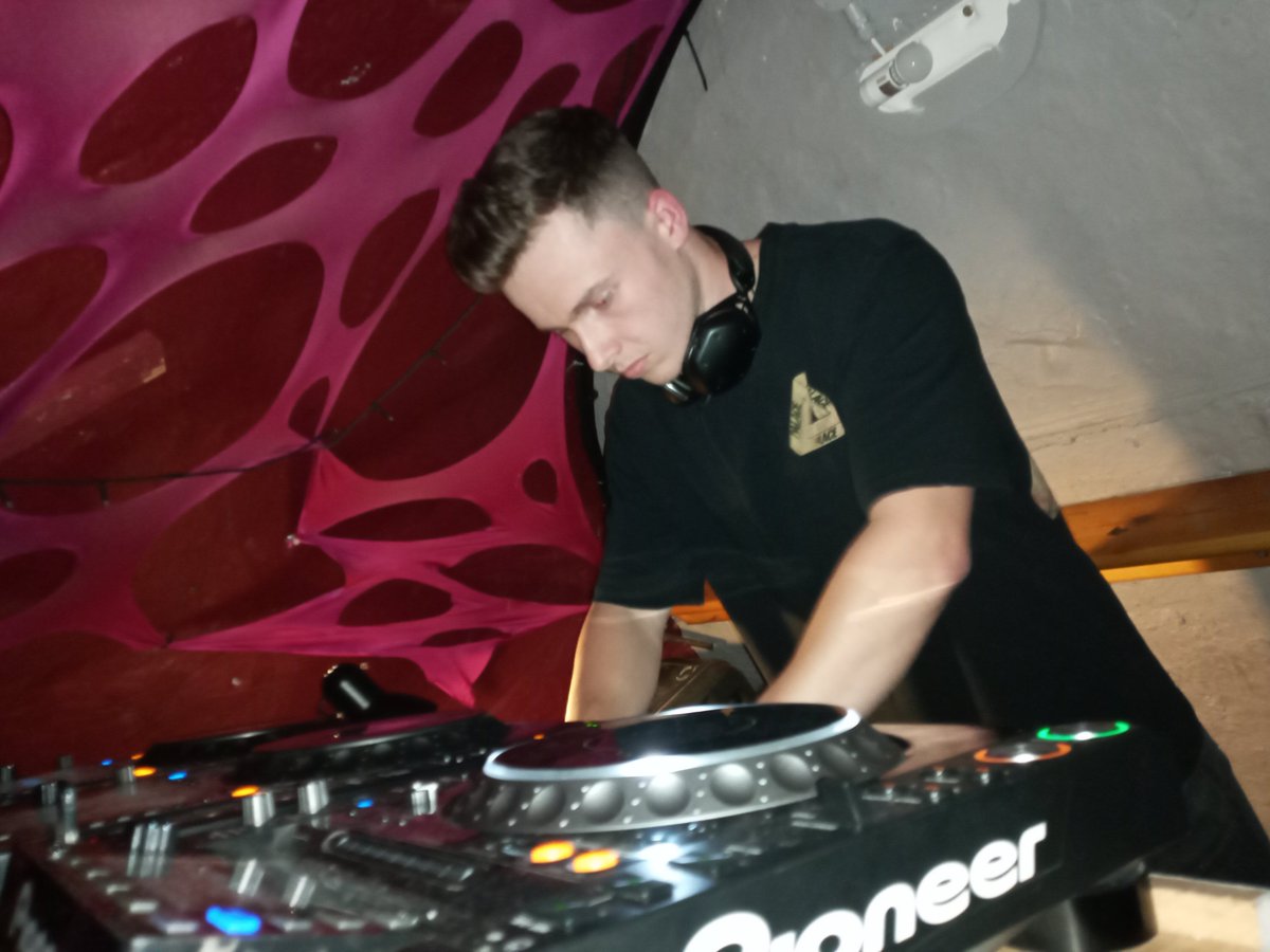 _ColourofSound_'s tweet image. Incredible first live event at @Basement45 in Bristol last night. Six hours, six DJs and hundreds of epic tracks.

Thank you to everyone who came and made it so special ❤️