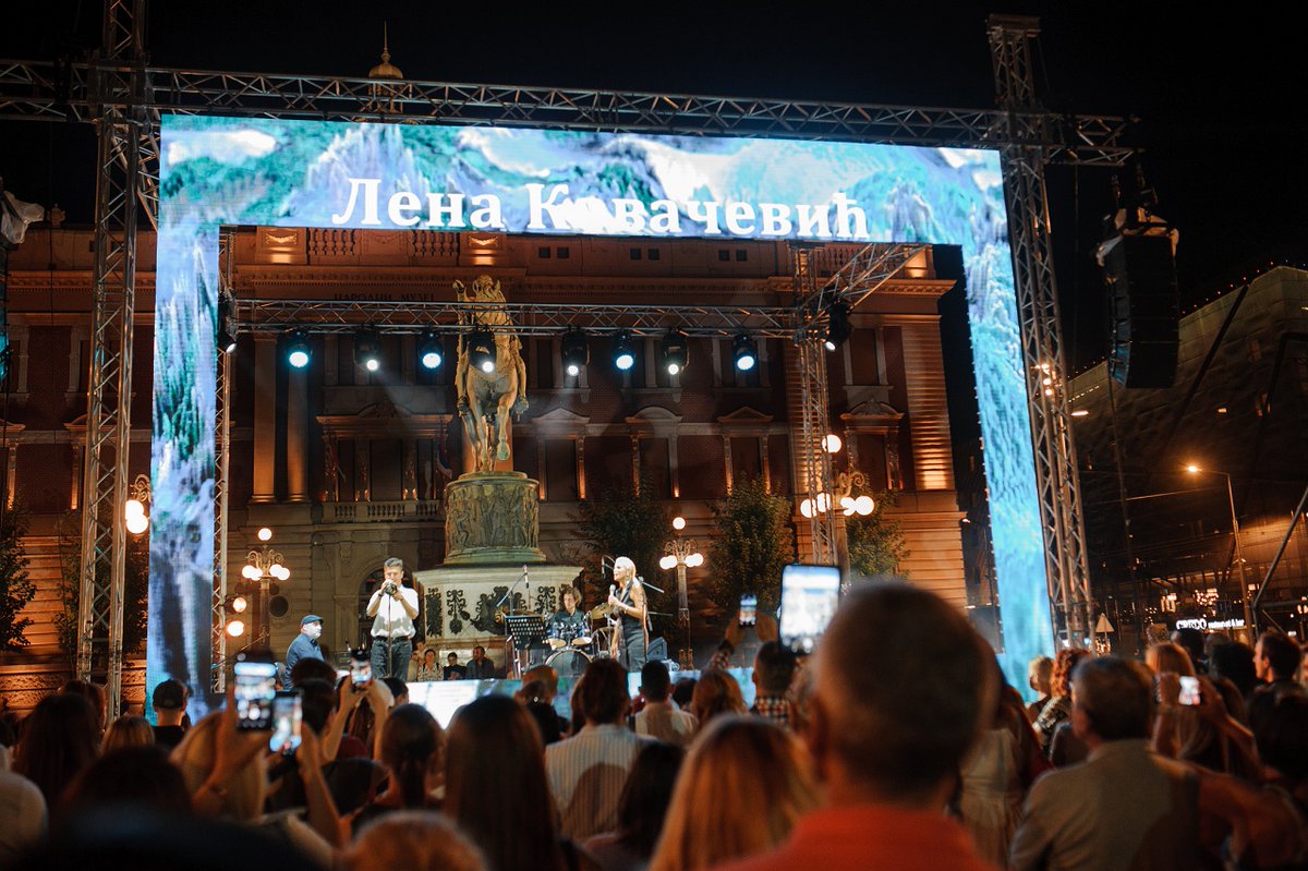 LenaMusicLena's tweet photo. #koncert Trg Republike, Beograd - BELEF 2021 https://t.co/UhhruilPko