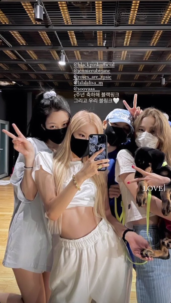 creamjunkyu's tweet photo. At the end of the day, all of them acknowledged BLINKS and BLINKS only🥰 OT4 keeps on winning!

FIVE YEARS WITH BLACKPINK
#BLACKPINK5thANNIVERSARY 
#블랙핑크_오주년_블링크랑_오래오래
@BLACKPINK https://t.co/sSgxkn6GL7