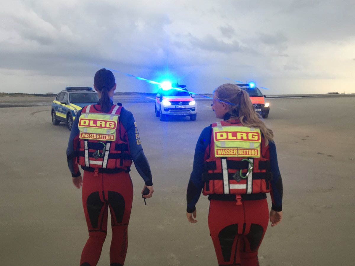 St. Peter-Ording, 07.08.2021. Zwei vermutlich in Not geratene Wassersportler sind gemeldet worden. Beide  konnten mit ihren SUP's von unseren Einsatzkräften an den Strand begleitet werden. Ein Notfall soll nicht vorgelegen haben. Zum DLRG-Einsatzbericht: spo.dlrg.de/einsatztagebuc…
