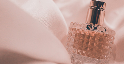 Je shopt de populairste geurtjes nu extra goedkoop bij Parfumdreams! Bespaar €10,- op alles uit het assortiment met deze vouchercode: buff.ly/2EST1EU