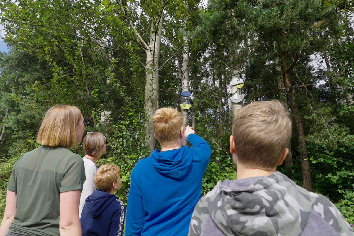 Have you spotted the Chroma Calls installations along the Canal yet? 🎨

<a href="/yuliakovanova/">Yulia Kovanova</a> and Lars Koens have chosen 20 visiting bird species to highlight in a series of abstract sculptures in trees along the canal banks.

Find out more 👉 bit.ly/CanalEncounters