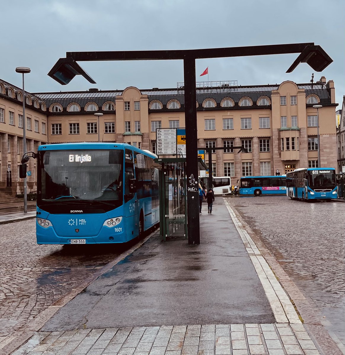 Artificial roofs for swallows and bats to nest under. Heated with the warmth eminating from standing city buses. Helsinki 2023.

@DesignFromTheF1 #nature #cityenvironment #birdnest #energyneutral #ecodiversity #swallows #bats https://t.co/K2SZMBzN5I