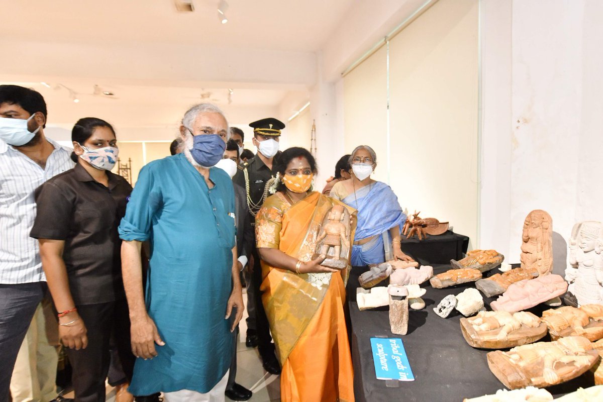 DrTamilisai4BJP's tweet photo. Visited the Ethnic Art Exhibition at State Art Gallery in #Hyderabad today.
Tribal Ethnic Arts and Artefacts are the greatest treasure of our country. 
Highlighted the need &amp; importance of preserving &amp; protecting the rich traditional heritage of our ethnic tribal art and culture. https://t.co/6OjDpLZiWo