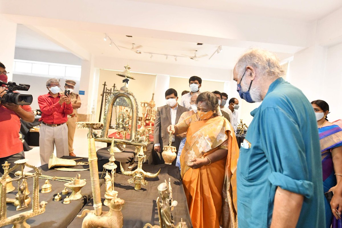DrTamilisai4BJP's tweet photo. Visited the Ethnic Art Exhibition at State Art Gallery in #Hyderabad today.
Tribal Ethnic Arts and Artefacts are the greatest treasure of our country. 
Highlighted the need &amp; importance of preserving &amp; protecting the rich traditional heritage of our ethnic tribal art and culture. https://t.co/6OjDpLZiWo