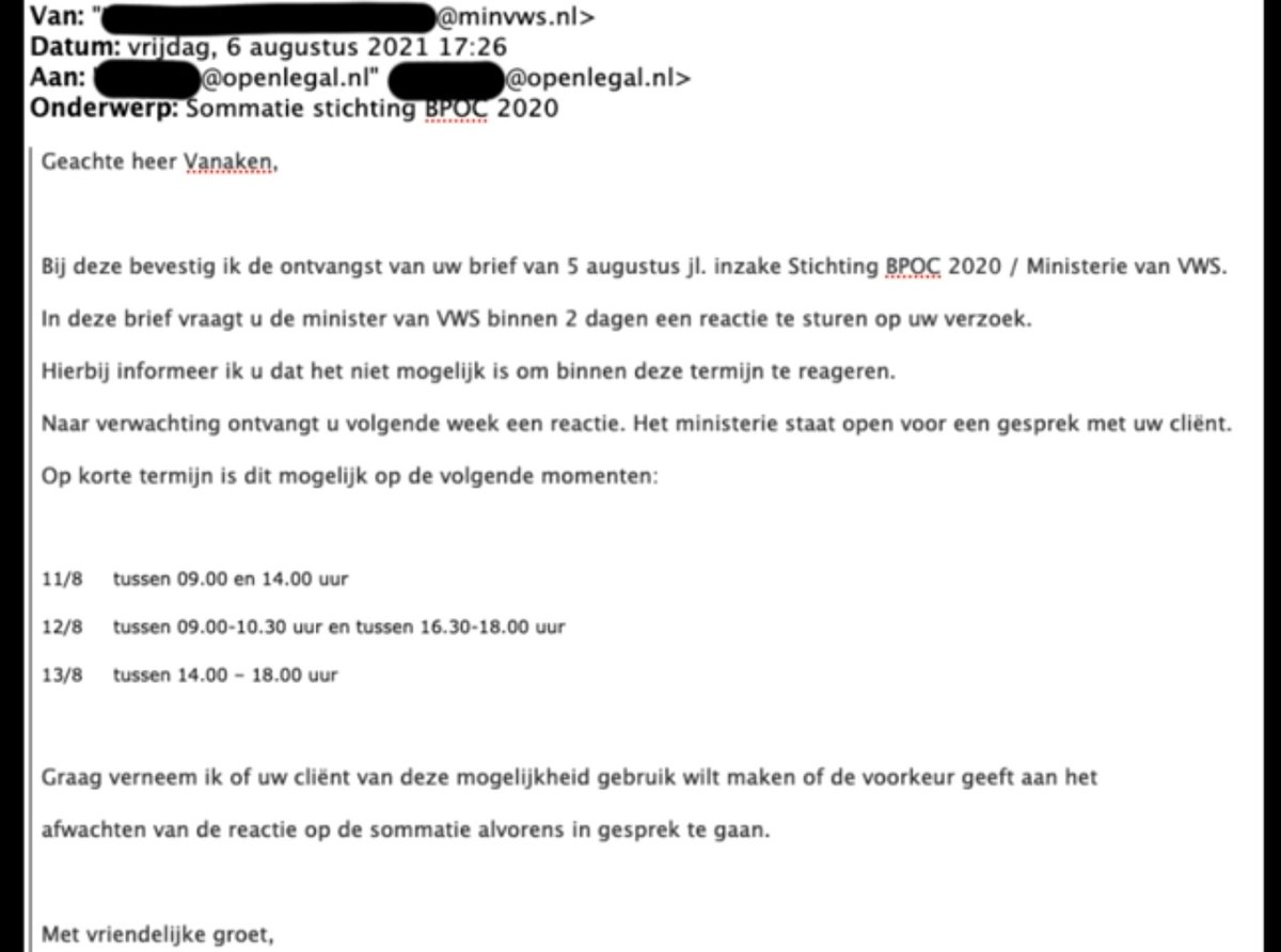 Screenshot uit het filmpje. Elke idioot ziet toch dat de bovenkant een screenshot is van een mail en het onderste uit een tekstverwerker. Deze mensen zitten in een gekke LARP sessie.