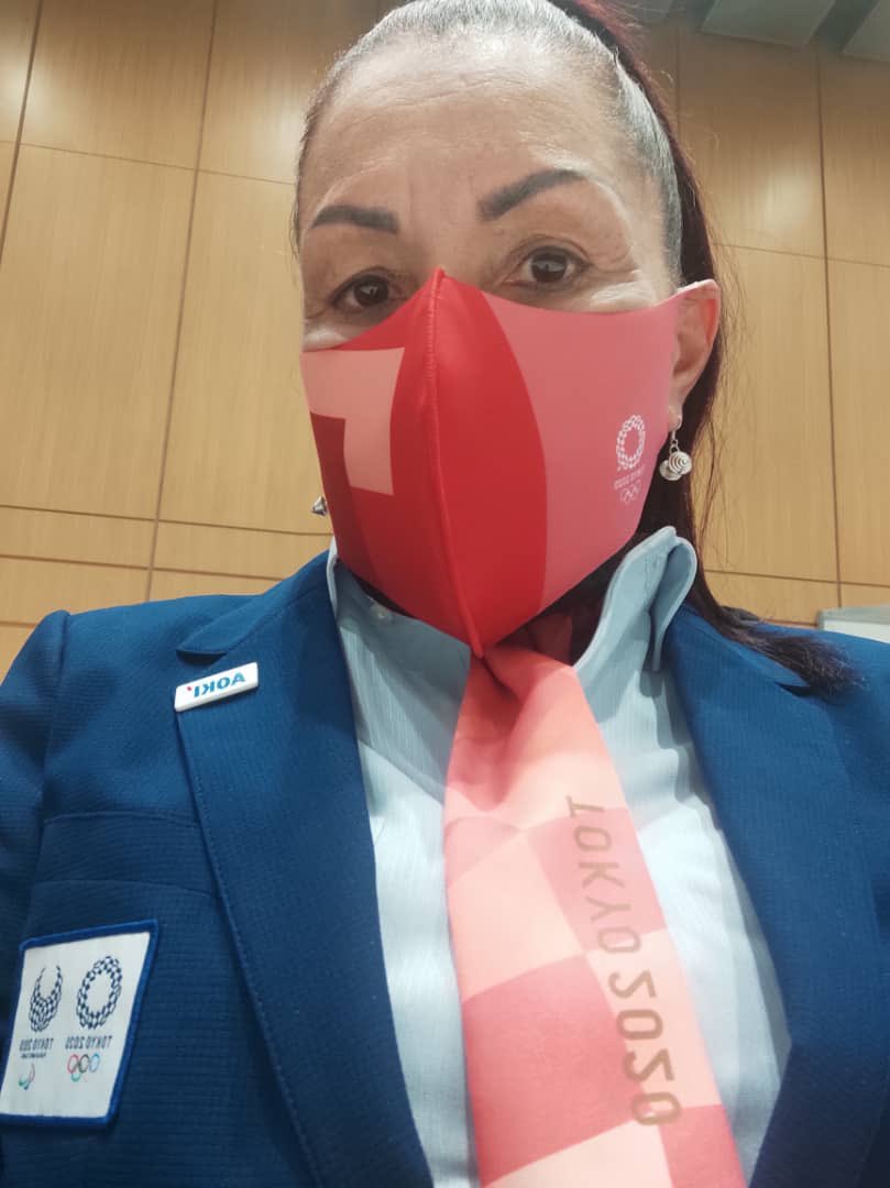 MariRiquelme's tweet photo. Una árbitro venezolana, la profesora Doris Marrero, estuvo presente en #Tokyo2020 

Ella es la única persona del país que ha tenido el privilegio de ser juez en las pesas de los #JuegosOlimpicos, debutó en #Río2016. https://t.co/mzSvEkOmsO