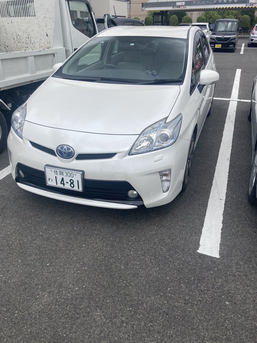 モバゆび 69 とりあえず今日は30プリウスの車高調が1万円で買えたので非常にゴキゲンです 笑 この前1万で買ったアルミと組み合わせて2万でこのプリウスがクソカッコよくなったら改造費2万円男としてオラつき倒します 笑 正確にはあとキャンバーボルト