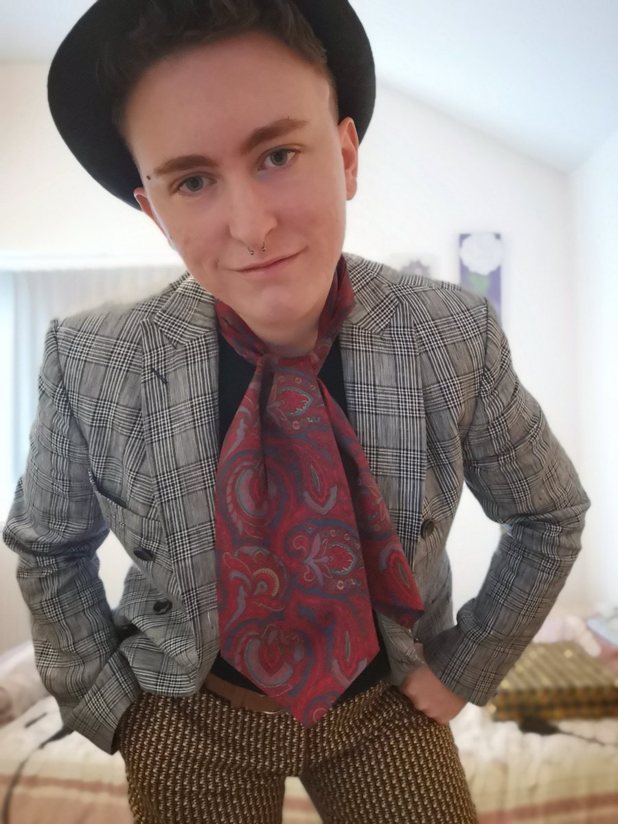 Solarisdrag's tweet image. Performing at the Village Inn Brum later. Come watch me debut my new King act 👑🎩📻🎶 Show starts at 10pm 🎥

#dragking #drag