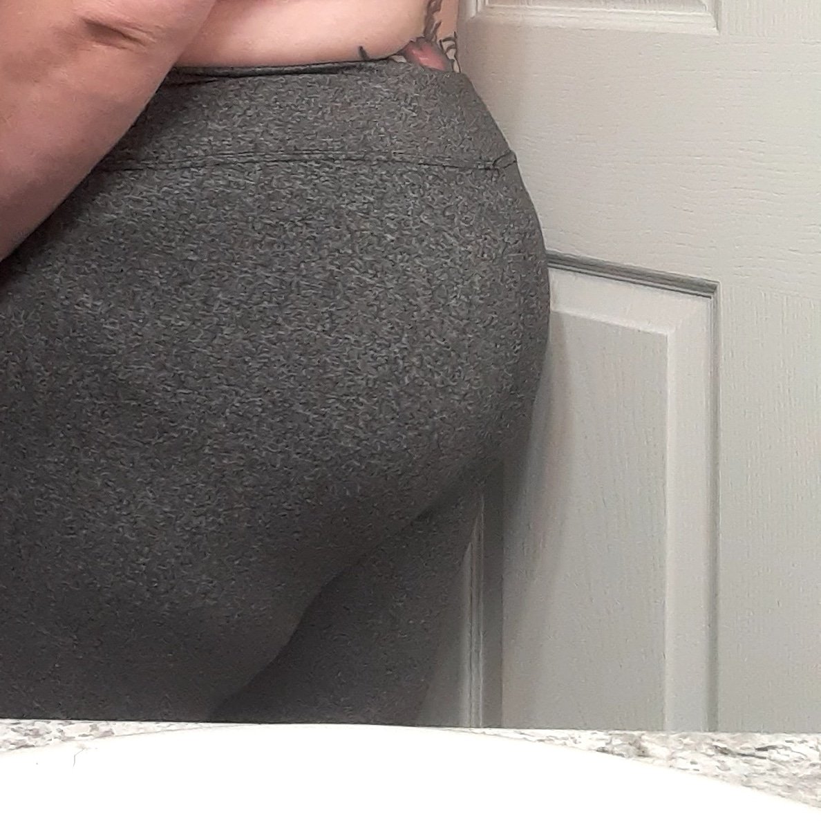 TATTOOEDSTAR2's tweet photo. Ass fat like that
#sexy #fatass #sexy #bbw #leggings #onlyfans #follow #touchonit #bigbootytwerk #BigBootyTgirl #bigassssbbw https://t.co/7afnURDpjM