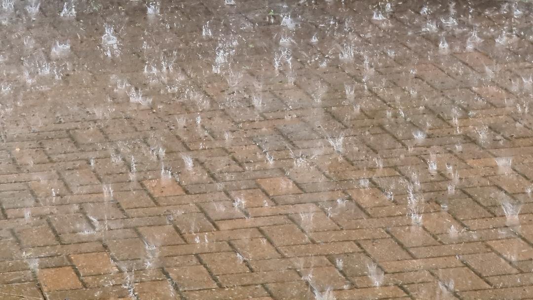 #Edinburgh does this every year.

Heatwave up until the start of #Fringe 

Then start of #Edfringe downpour.

Don't worry the sun will come back out soon!

#Fringe #Edfringe2021 #Edfringe21