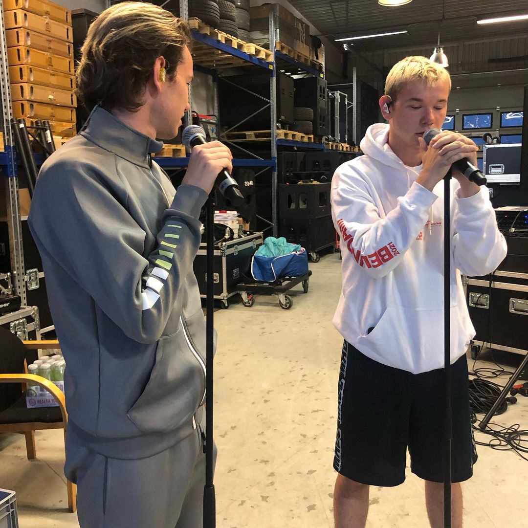 MarcusMartinus_'s tweet photo. Testing testing 🎤🎤 #marcusandmartinus #testing #mic #mmers #mmersfamily #belinda https://t.co/mOd7K2XLGL