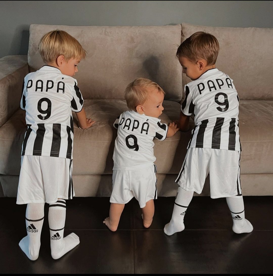 itisalwaysus's tweet photo. Leo, Edo & Ale look all decked up & set to cheer on our No. 9 @AlvaroMorata !!
How adorable do they look? π
@AliceCampello
#waulive
#ASLS6 https://t.co/CjguTJsrEd