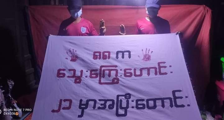 maymieag's tweet photo. Ppl from #Thayet_Chaung, #Dawei staged indoor #8888MemoriStrike and holding banners to overthrow of the Military terrorist.
8888 UPRISING IN 2021
#8FingersStrike #Aug8Coup
#WhatsHappeningInMyanmar https://t.co/k4PoBCTwuq