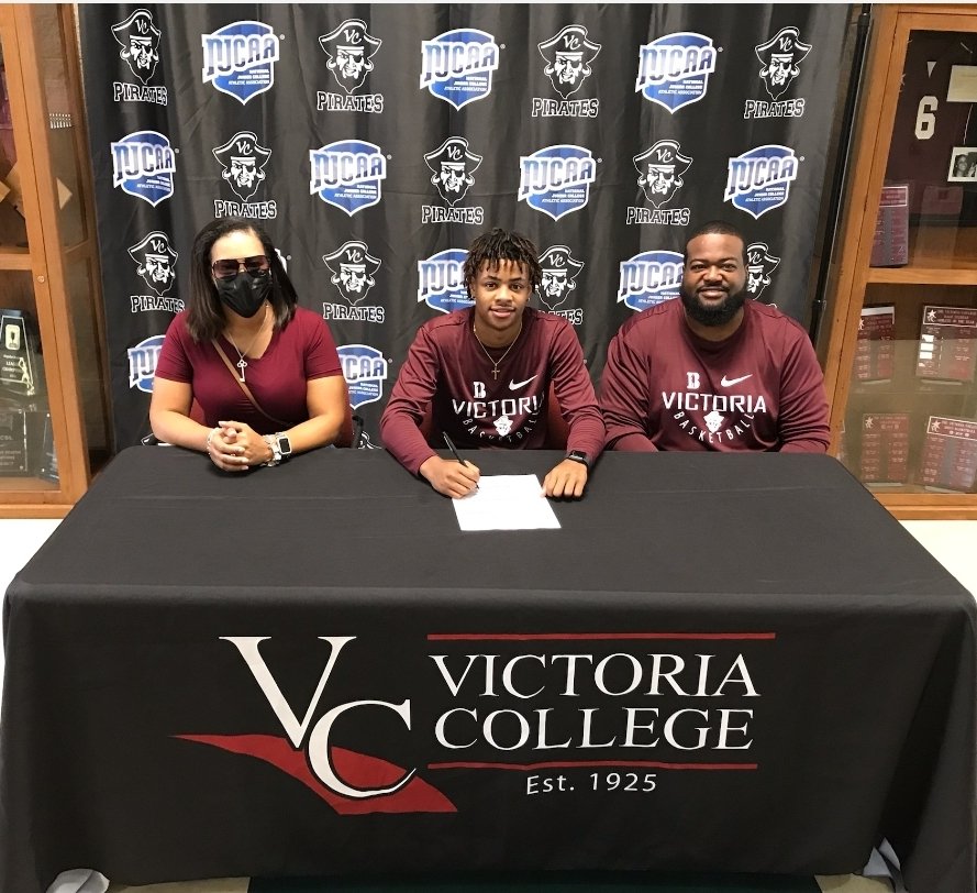 ✅Signed🔸️Sealed🔸️Delivered 🖋

Continue to chase your dream Brian McKnight <a href="/briancmcknight/">Brian C. McKnight</a> . We believe in you 👊🏾

Congrats <a href="/kgmcknight55/">K. Mac McKnight</a> on Brian's commitment to <a href="/VC_Athletics/">Victoria College Athletics</a>

@paetowhoops <a href="/PaetowHS/">Paetow High School</a> <a href="/KatyTimesSports/">Katy Times Sports</a> <a href="/D1HornetsCeo/">Coach Deon</a> <a href="/Extraeyesmedia/">Bobby Benjamin/Mr. Eyes</a> <a href="/djones8301/">Doug Jones</a> <a href="/4YFilms/">𝔽𝕠𝕣𝕖𝕧𝕖𝕣 𝕐𝕠𝕦𝕟𝕘 𝔽𝕚𝕝𝕞𝕤 SPORTS 🎥</a>