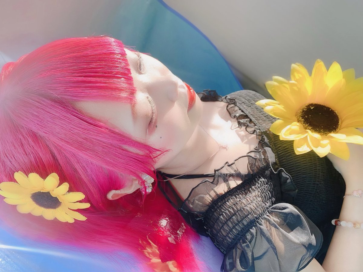 ayatechohime's tweet photo. 30歳🌻自分を好きになってもっと自然体で生きていく！その中で「出会えてよかった」そんな風に言ってもらえたら幸せやな。だから未来も、自分の為人の為に全力を注ごう。私の描くてっぺんまでついてきてね！産まれてから今この瞬間、全てがかけがえのないものです。本当にありがとう。LOVE

#西のTIF https://t.co/kjAHURxZFN