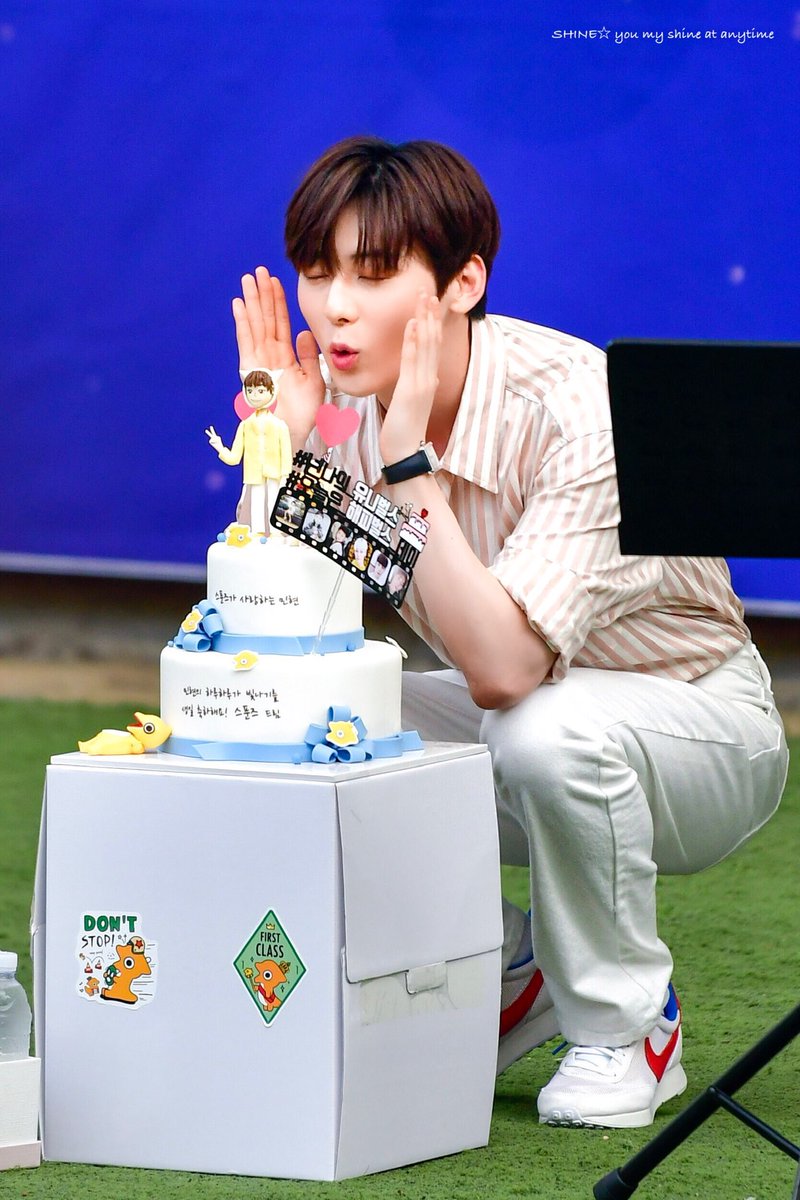 210809
Happy Minhyun Day
新しく歩きはじめる道のりでも
ずっと明るく照らしているから
いつまでも変わらずに
ミニョンらしく輝き続けて
そして笑顔でいてね♥️

#HAPPY_MINHYUN_DAY
#여름의_선물_민현아_생일축하해
#Lovely_MINHYUN_day
#뉴이스트 #NUEST #황민현
#MINHYUN #ファンミニョン #ミニョン