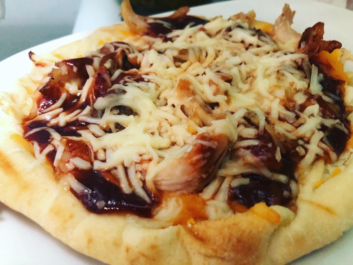 EYHOEdibles's tweet photo.
Last night I made a strawberry🍓 pie 🥧 that literally overflowed out of the pan and I made BBQ chicken 🍗flatbread…. This is what happens when I am left unattended folks lol.
#saturdaynightcooking #cookingtime #strawberrypie #flatbread #bbqchickenflatbread #chefann https://t.co/VQIuxrXhMK