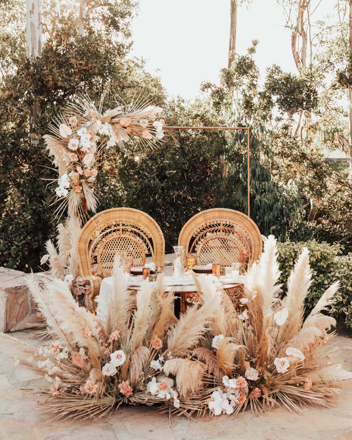 Daydreaming this precious set up ✨ Happy Sunday! 😌 

credits to @junebugweddings

#weddinginspo #brideinspo #intimatewedding #intimateweddings #weddingdecor #weddingdetails #weddingdecoration #weddingflowers #weddingflorals #bohowedding #bohoweddingdecor #bohoweddingideas #b