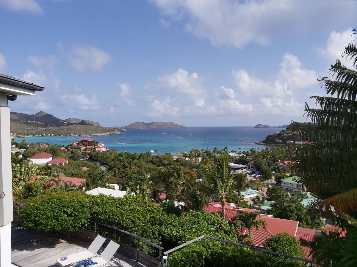 lrjmajor's tweet photo. Absolutely sending it in the Caribbean 😁 #colonialchic https://t.co/VX0EUXXsIF