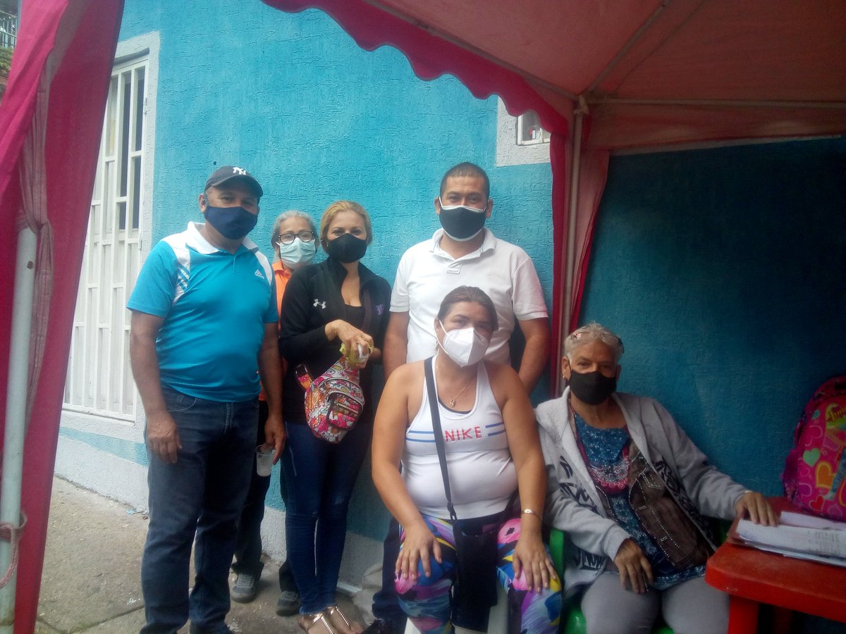 ClapTulio's tweet photo. #Comunicador Clap Manuelita Saez y UBCH Menca Leony  Apollo Total A Fredy Bernal y Silfredo https://t.co/0E2wI9l33z