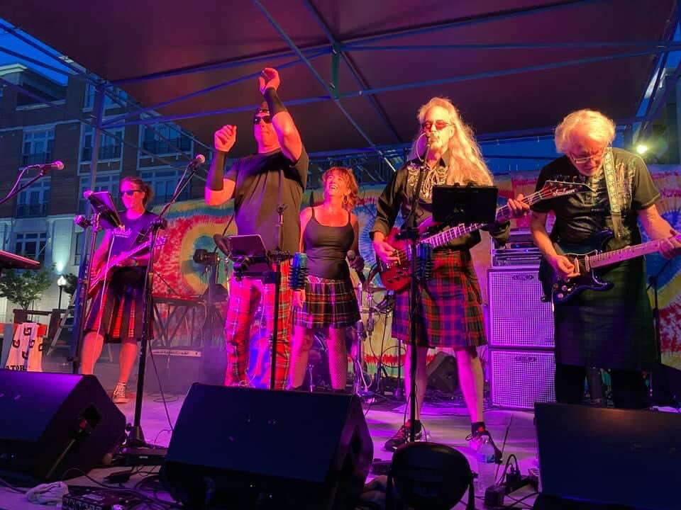 LeeCEldridge's tweet photo. Me at work last night rockin’ with ThunderKat at the Sandbar Block Party in Lawrence, Kansas, wearing a kilt. Yep. First time wearing a kilt. #ThunderKat #SandbarBlockParty https://t.co/gnas1EZ7FJ