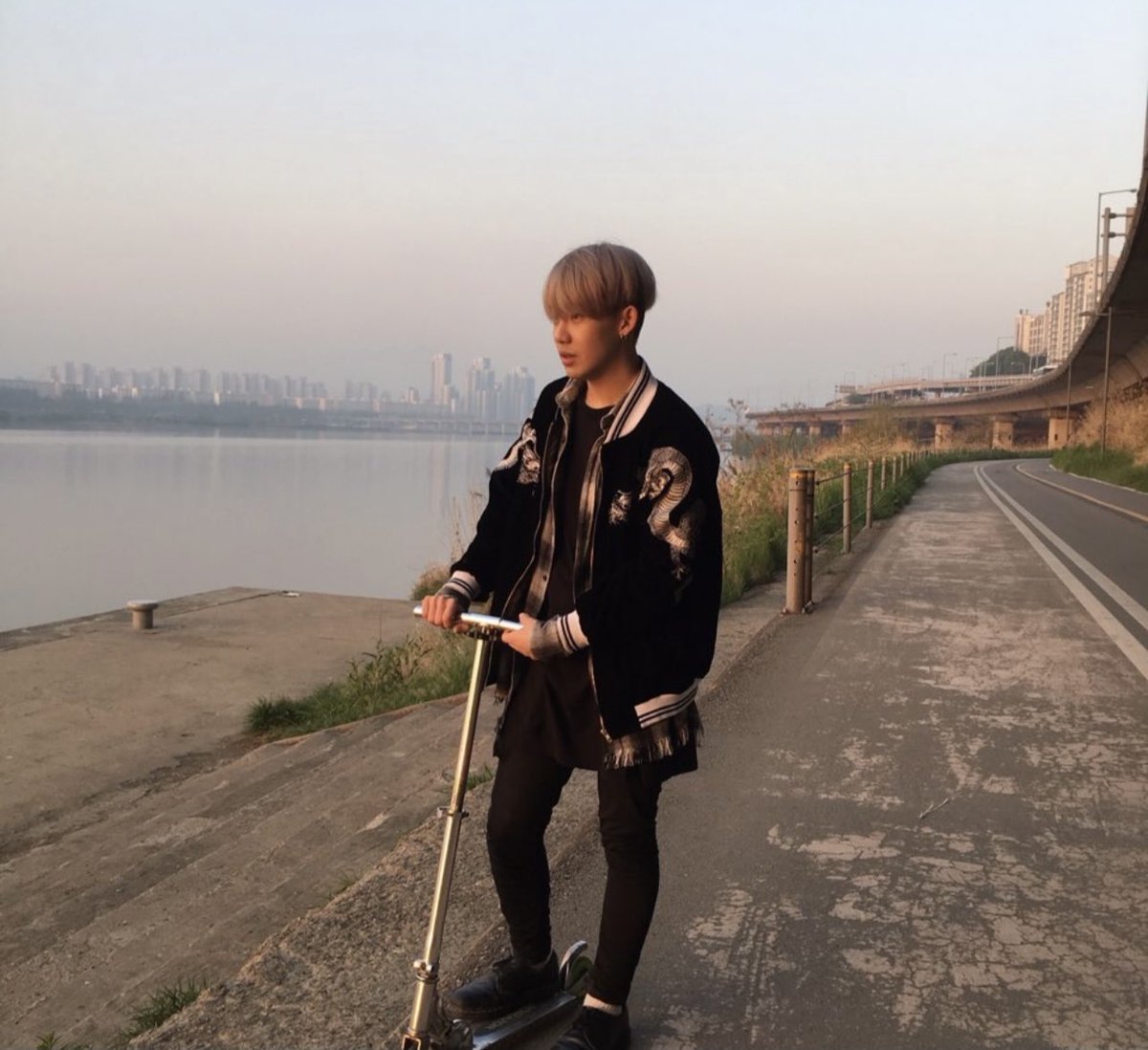 CHOIIHYUNSSUK's tweet photo. Everyone, good night!!!!!!! https://t.co/gA4WlHjMNG