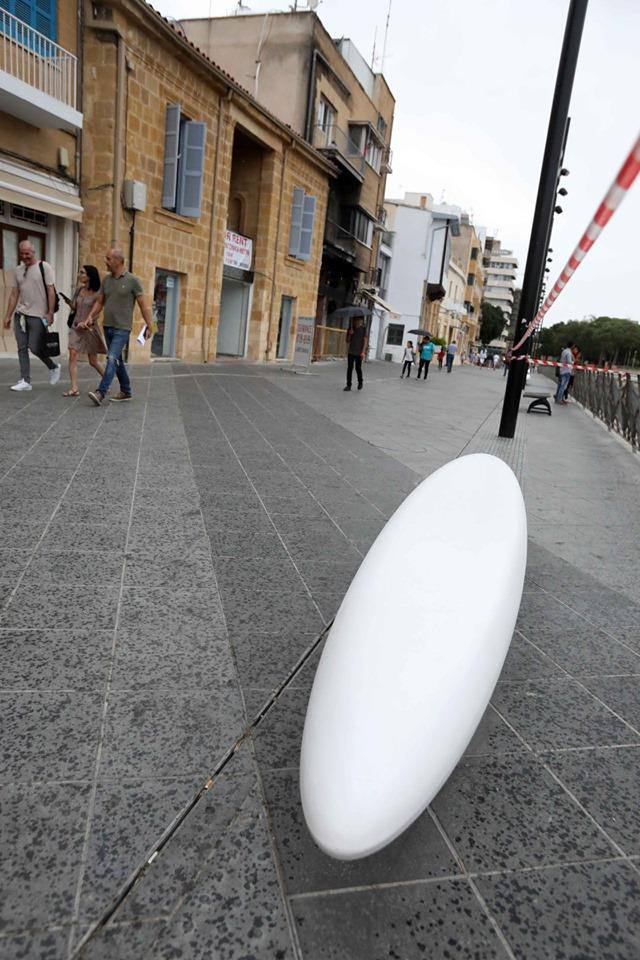 speculationonly's tweet photo. @DesignFromTheF1 Floating surfboard for faster transportation in the city

#imaginingthefuture https://t.co/m311buf2tc
