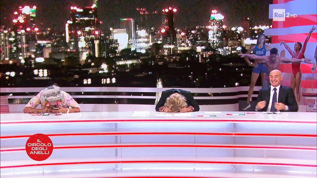 “Stiamo trasferendo la sua chiamata alla segreteria telefonica”   #IlCircoloDegliAnelli