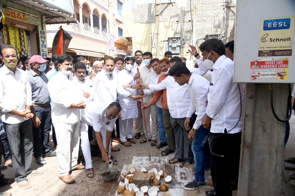 DrSuhailAhmed_'s tweet photo. Participated in CC road installation in 29 division #Kadapa along with Hon’ble Dpty CM @SB_AmzathBasha Saheb. #Kadapa development by @AndhraPradeshCM garu https://t.co/1DVgzqW1a6