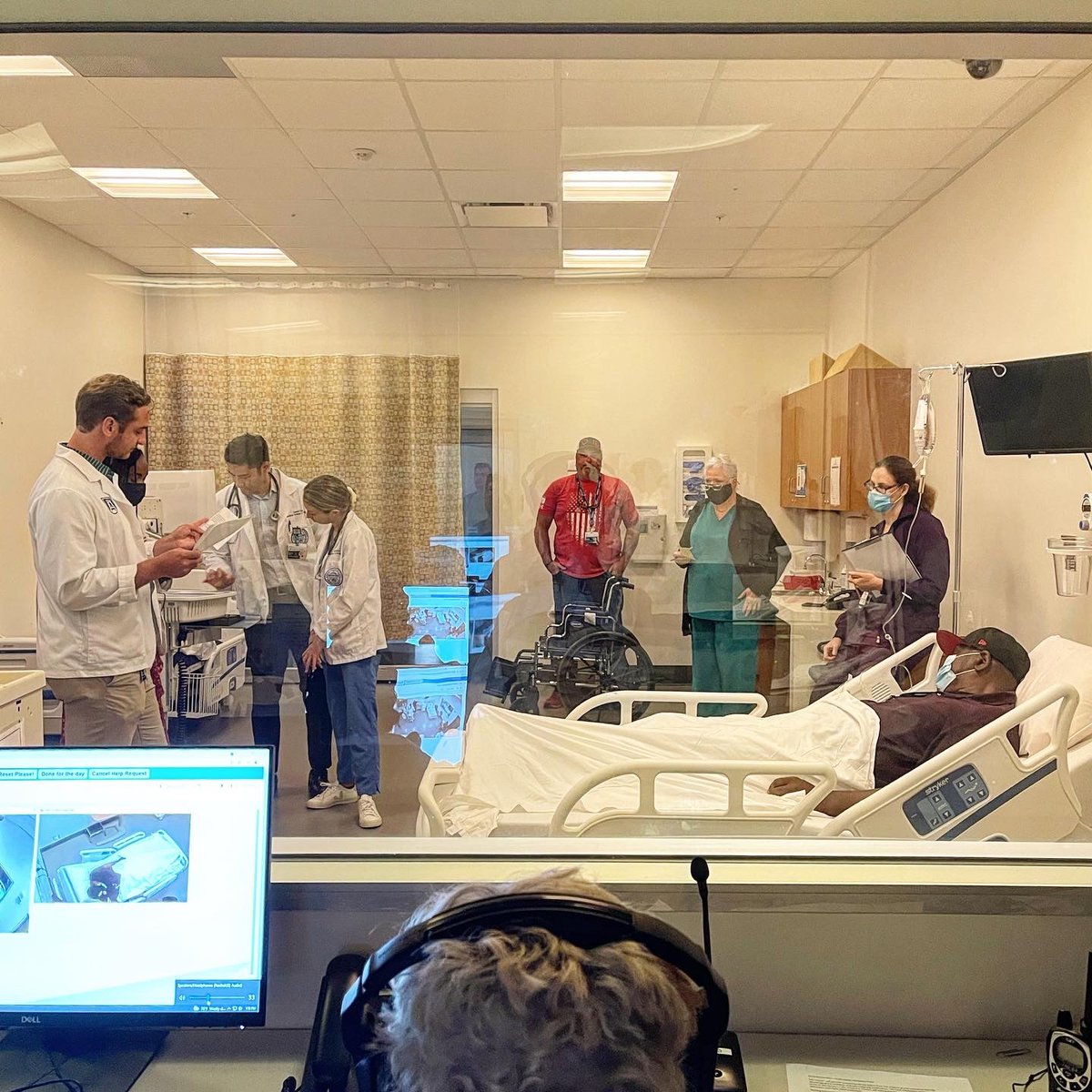 mcgneurologyres's tweet photo. Look closely: this is a standardized patient acting like he is having a L MCA stroke in our inaugural code stroke simulation! Thanks to all the neurology residents and faculty who assisted in training over 200 medical students in this high energy simulation! https://t.co/sEbbllCvUc
