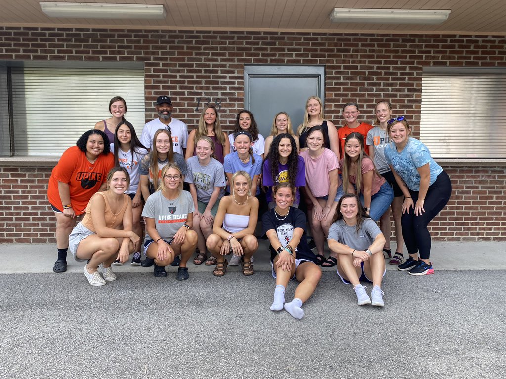 UPIKESOCCER's tweet photo. PRE-SEASON  COOKOUT AND TEAM BUILDING ⚽️#BEARS https://t.co/EE5aV9xrGS
