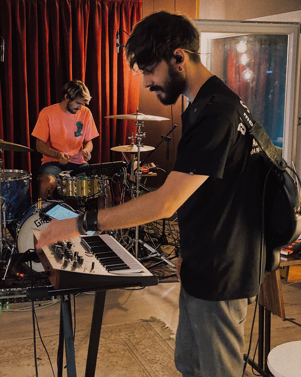 TeamAgoney's tweet photo. ¡Primeros ensayos con la banda! Nos vemos el próximo Miércoles 11 de Agosto en Benicàssim 🤘🏻 

+ info @MardeSons_ https://t.co/4PntGC0T6r