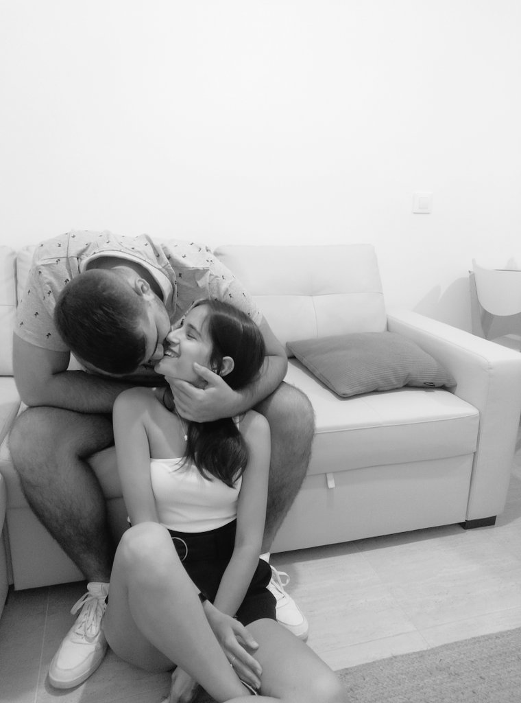 nayara_blxt's tweet photo. Y lo feliz que me haces 🐭💖 https://t.co/QikDslKVue